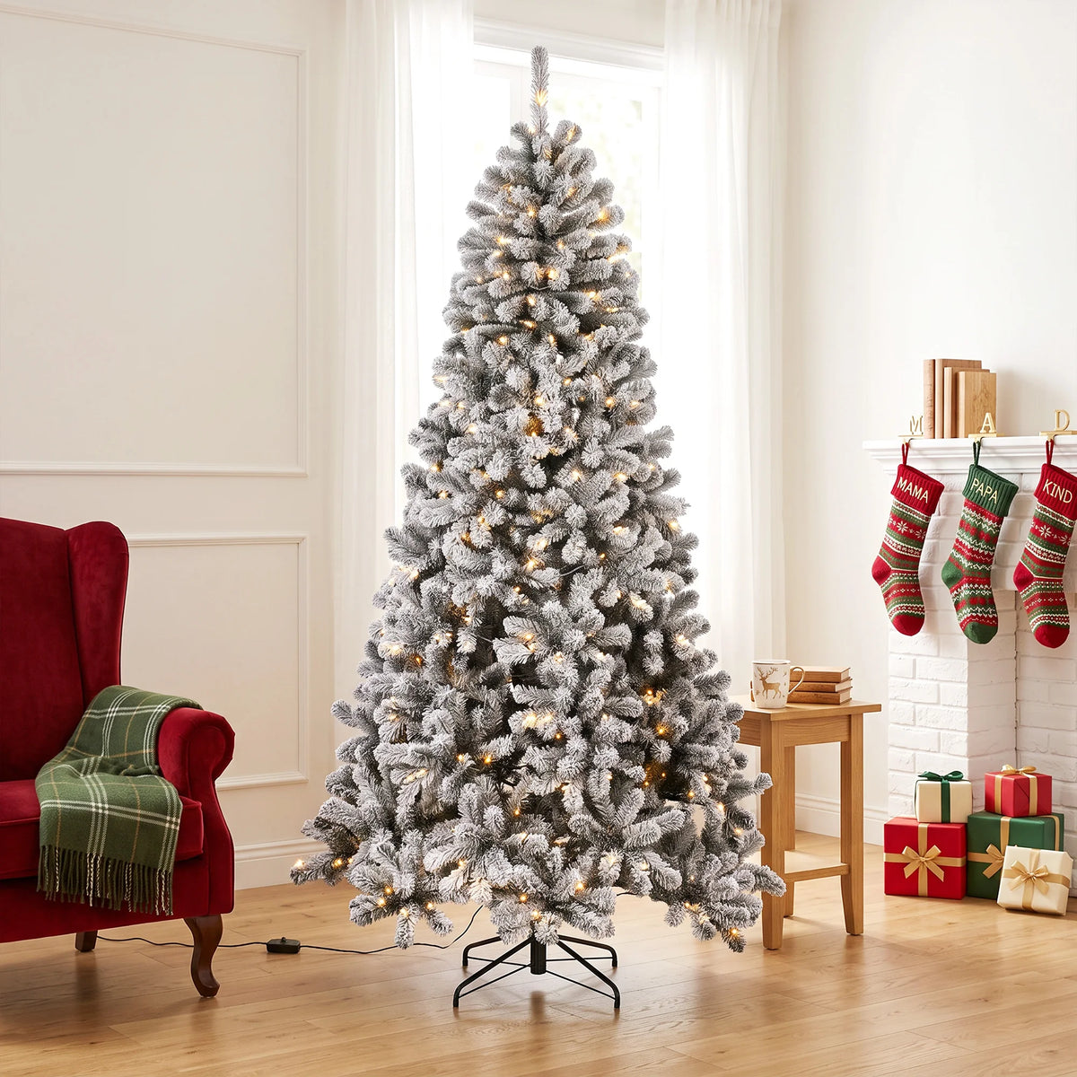 HOMCOM 6ft Flocked Prelit Christmas Tree, Northern Pine, Artificial Xmas Tree with 706 Curved Tips, 250 LEDs, Foldable Steel Base, Green White