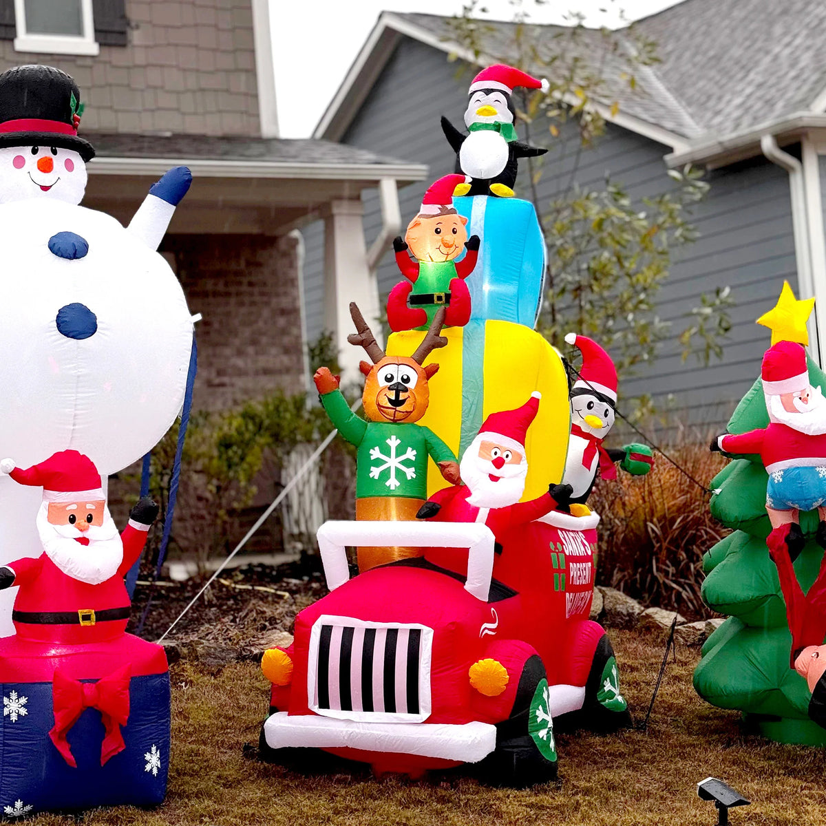 Outsunny 9ft Christmas Inflatables Outdoor Decorations Santa Claus Drives a Gift Car with Elk, Elf and Two Penguins, Blow-Up LED Yard Christmas Decor for Garden, Lawn